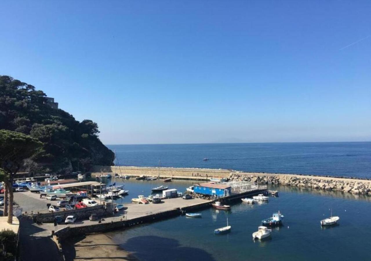 Apartmán Relais Del Mare Con Terrazza Fronte Mare Free Parking Massa Lubrense Exteriér fotografie
