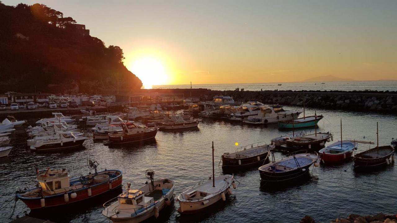 Apartmán Relais Del Mare Con Terrazza Fronte Mare Free Parking Massa Lubrense Exteriér fotografie