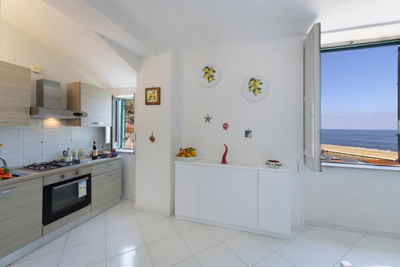 Apartmán Relais Del Mare Con Terrazza Fronte Mare Free Parking Massa Lubrense Exteriér fotografie