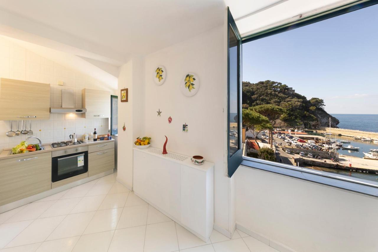 Apartmán Relais Del Mare Con Terrazza Fronte Mare Free Parking Massa Lubrense Exteriér fotografie