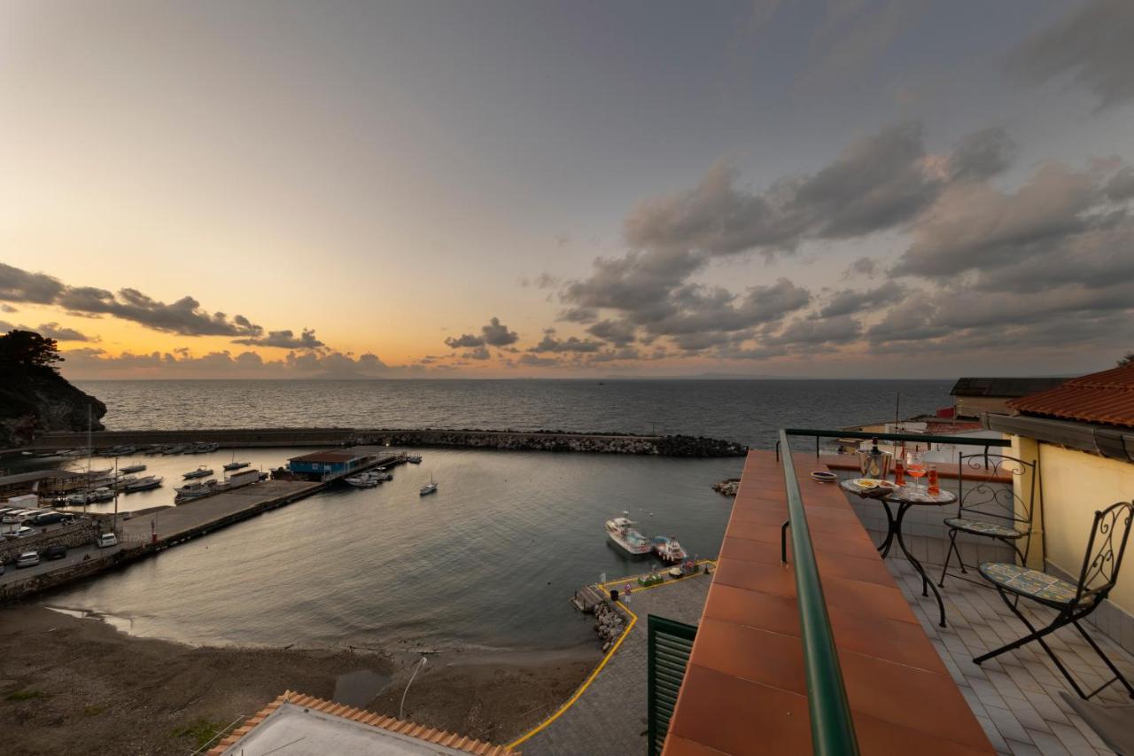 Apartmán Relais Del Mare Con Terrazza Fronte Mare Free Parking Massa Lubrense Exteriér fotografie